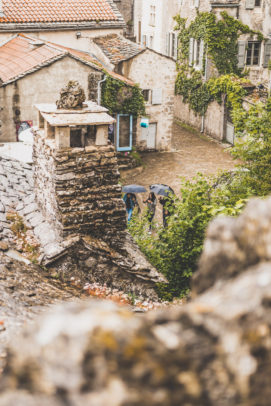 Vous vous demandez que voir en Aveyron ? Que faire en Aveyron ? Notre article est fait pour vous! Conques, Penne, La Couvertoirade, Rodez, Brousse-le-Château... sont évoqués en mots et photos #aveyron #occitanie #france #vacances / Road trip en Aveyron / Voyage en Aveyron / Découvrir l'Occitanie / Voyage en France / Vacances en France / Jolis villages / Travel in France / Voyage en Europe / Villages / Road trip en France / Village de charme / Aveyron tourisme / Aveyron France / Aveyron paysage