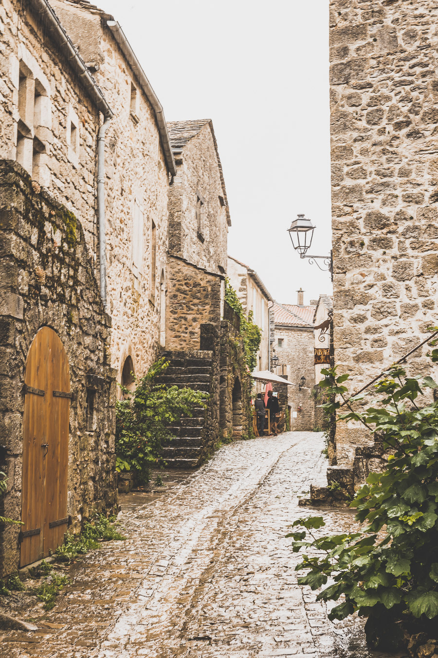 Vous vous demandez que voir en Aveyron ? Que faire en Aveyron ? Notre article est fait pour vous! Conques, Penne, La Couvertoirade, Rodez, Brousse-le-Château... sont évoqués en mots et photos #aveyron #occitanie #france #vacances / Road trip en Aveyron / Voyage en Aveyron / Découvrir l'Occitanie / Voyage en France / Vacances en France / Jolis villages / Travel in France / Voyage en Europe / Villages / Road trip en France / Village de charme / Aveyron tourisme / Aveyron France / Aveyron paysage