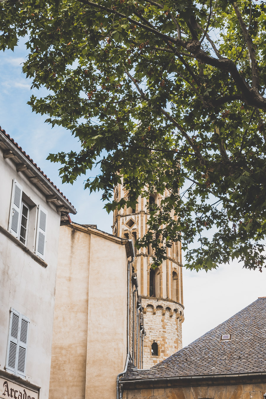 Vous vous demandez que voir en Aveyron ? Que faire en Aveyron ? Notre article est fait pour vous! Conques, Penne, La Couvertoirade, Rodez, Brousse-le-Château... sont évoqués en mots et photos #aveyron #occitanie #france #vacances / Road trip en Aveyron / Voyage en Aveyron / Découvrir l'Occitanie / Voyage en France / Vacances en France / Jolis villages / Travel in France / Voyage en Europe / Villages / Road trip en France / Village de charme / Aveyron tourisme / Aveyron France / Aveyron paysage