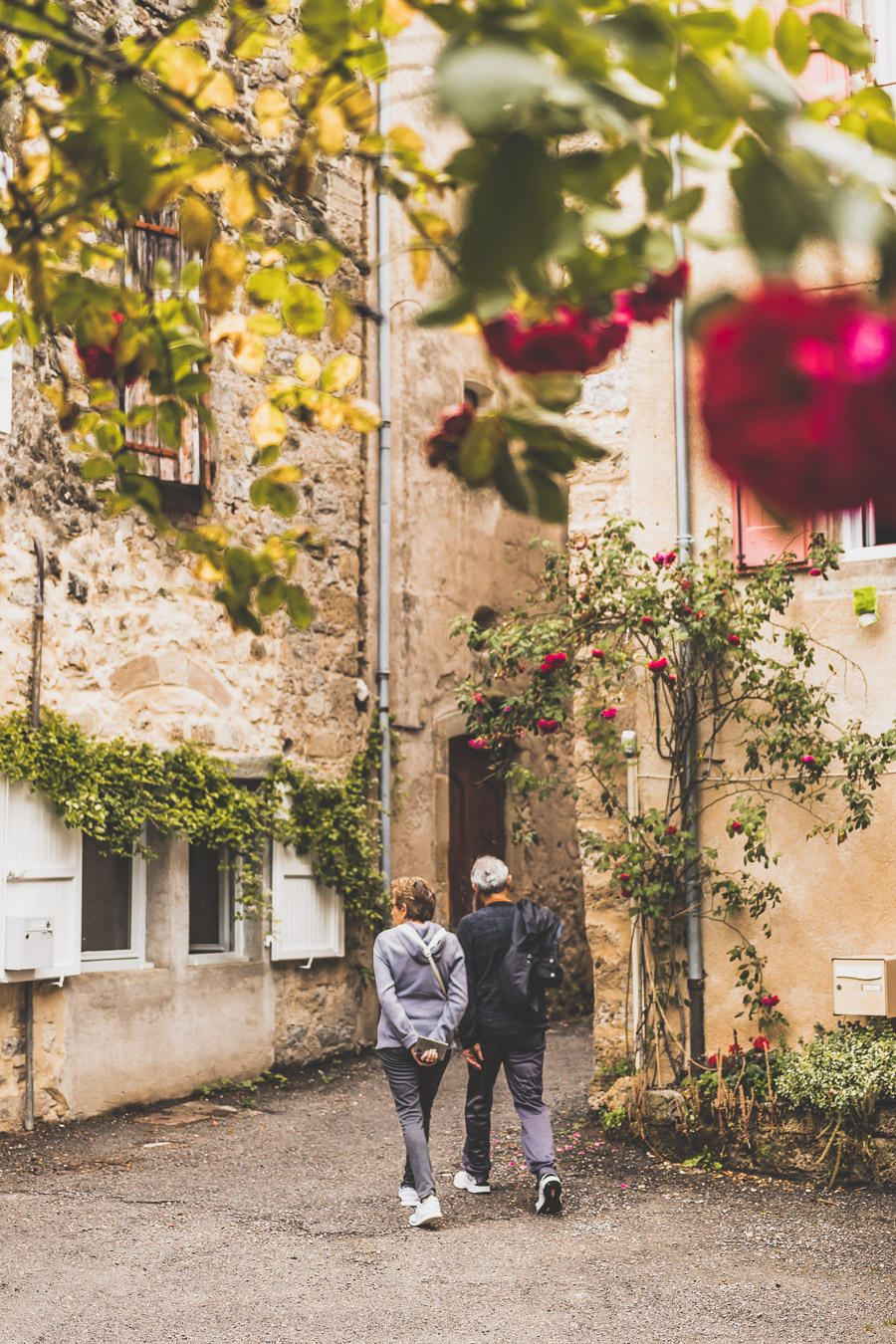 Vous vous demandez que voir en Aveyron ? Que faire en Aveyron ? Notre article est fait pour vous! Conques, Penne, La Couvertoirade, Rodez, Brousse-le-Château... sont évoqués en mots et photos #aveyron #occitanie #france #vacances / Road trip en Aveyron / Voyage en Aveyron / Découvrir l'Occitanie / Voyage en France / Vacances en France / Jolis villages / Travel in France / Voyage en Europe / Villages / Road trip en France / Village de charme / Aveyron tourisme / Aveyron France / Aveyron paysage