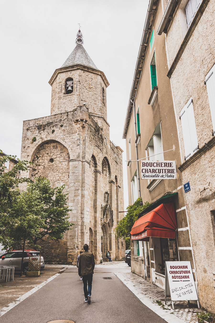 Vous vous demandez que voir en Aveyron ? Que faire en Aveyron ? Notre article est fait pour vous! Conques, Penne, La Couvertoirade, Rodez, Brousse-le-Château... sont évoqués en mots et photos #aveyron #occitanie #france #vacances / Road trip en Aveyron / Voyage en Aveyron / Découvrir l'Occitanie / Voyage en France / Vacances en France / Jolis villages / Travel in France / Voyage en Europe / Villages / Road trip en France / Village de charme / Aveyron tourisme / Aveyron France / Aveyron paysage