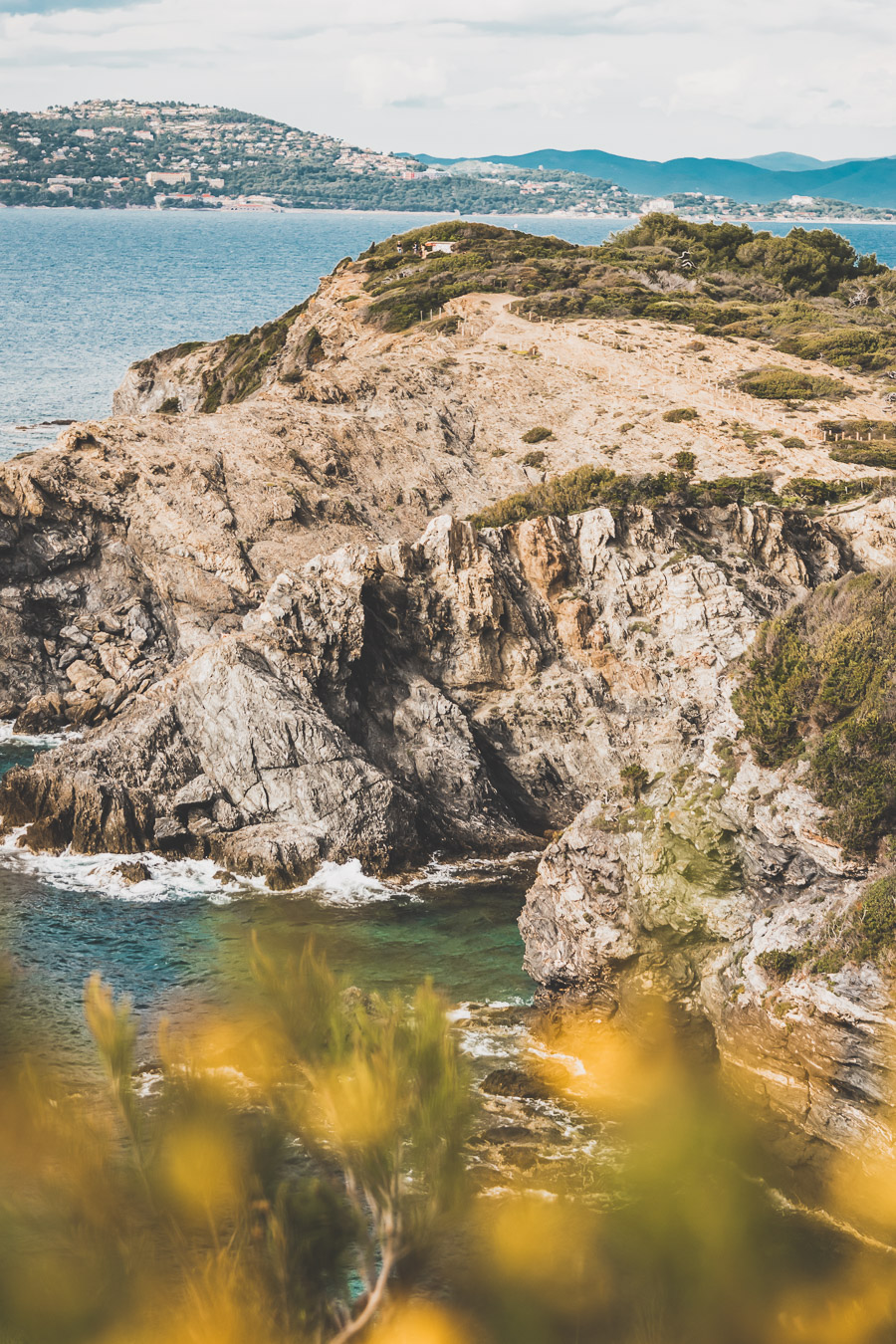 sentier du littoral dans le Var