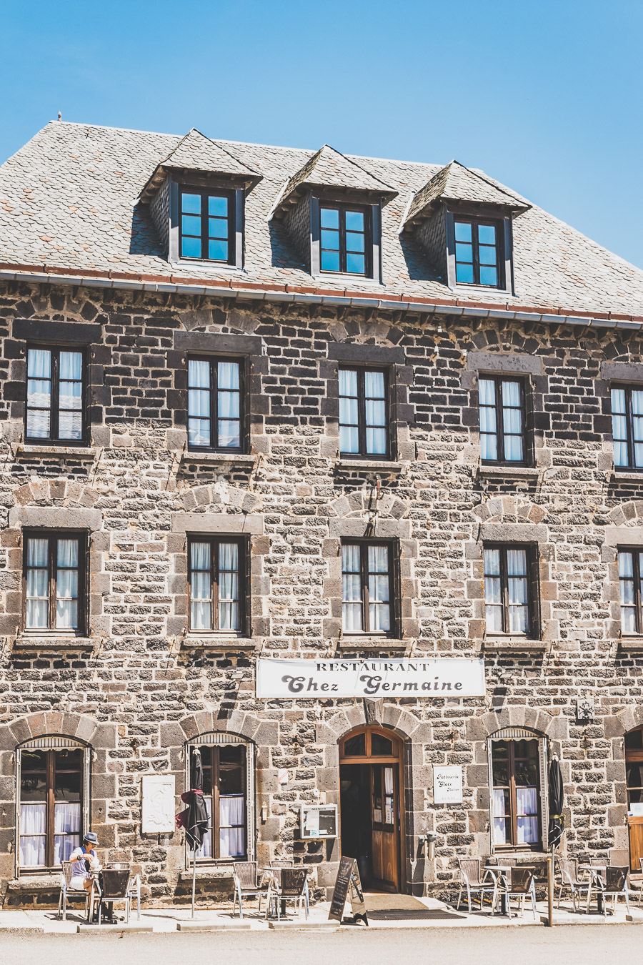 Vous vous demandez que voir en Aveyron ? Que faire en Aveyron ? Notre article est fait pour vous! Conques, Penne, La Couvertoirade, Rodez, Brousse-le-Château... sont évoqués en mots et photos #aveyron #occitanie #france #vacances / Road trip en Aveyron / Voyage en Aveyron / Découvrir l'Occitanie / Voyage en France / Vacances en France / Jolis villages / Travel in France / Voyage en Europe / Villages / Road trip en France / Village de charme / Aveyron tourisme / Aveyron France / Aveyron paysage