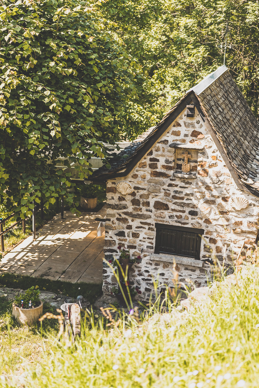 Vous vous demandez que voir en Aveyron ? Que faire en Aveyron ? Notre article est fait pour vous! Conques, Penne, La Couvertoirade, Rodez, Brousse-le-Château... sont évoqués en mots et photos #aveyron #occitanie #france #vacances / Road trip en Aveyron / Voyage en Aveyron / Découvrir l'Occitanie / Voyage en France / Vacances en France / Jolis villages / Travel in France / Voyage en Europe / Villages / Road trip en France / Village de charme / Aveyron tourisme / Aveyron France / Aveyron paysage