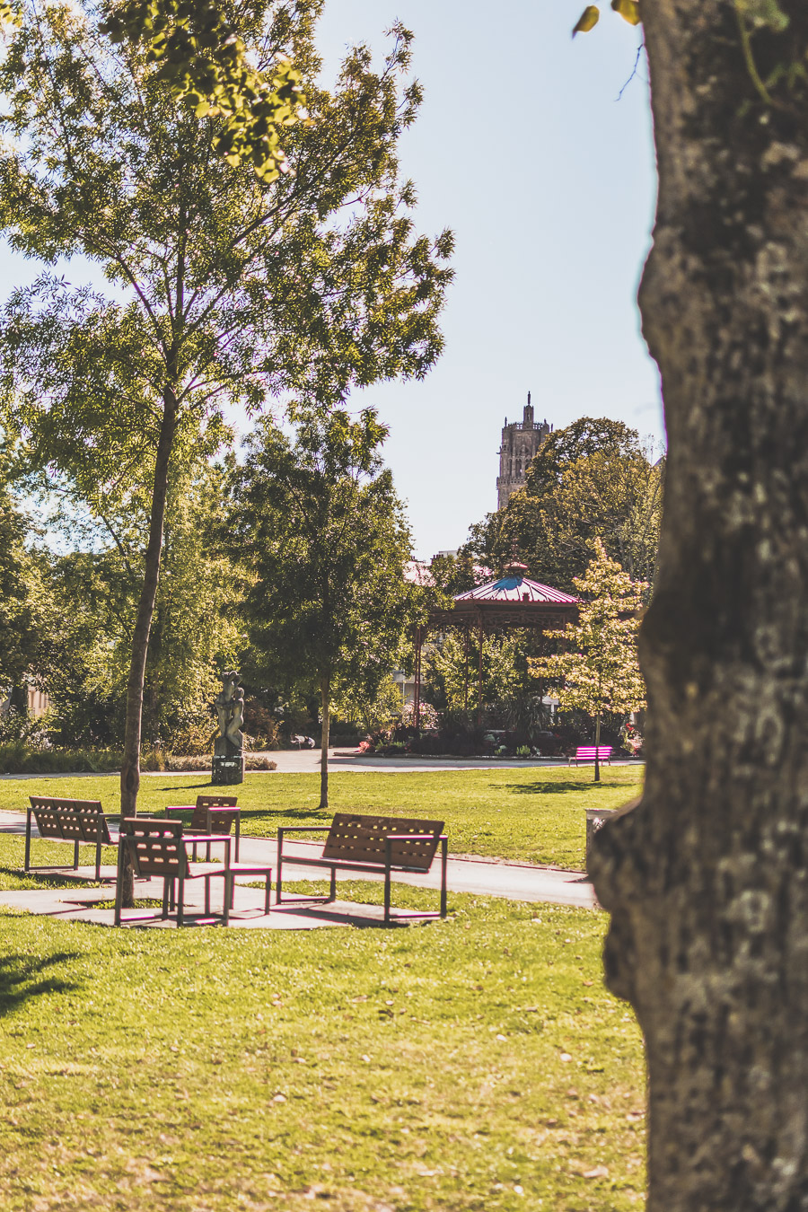 Vous vous demandez que voir en Aveyron ? Que faire en Aveyron ? Notre article est fait pour vous! Conques, Penne, La Couvertoirade, Rodez, Brousse-le-Château... sont évoqués en mots et photos #aveyron #occitanie #france #vacances / Road trip en Aveyron / Voyage en Aveyron / Découvrir l'Occitanie / Voyage en France / Vacances en France / Jolis villages / Travel in France / Voyage en Europe / Villages / Road trip en France / Village de charme / Aveyron tourisme / Aveyron France / Aveyron paysage