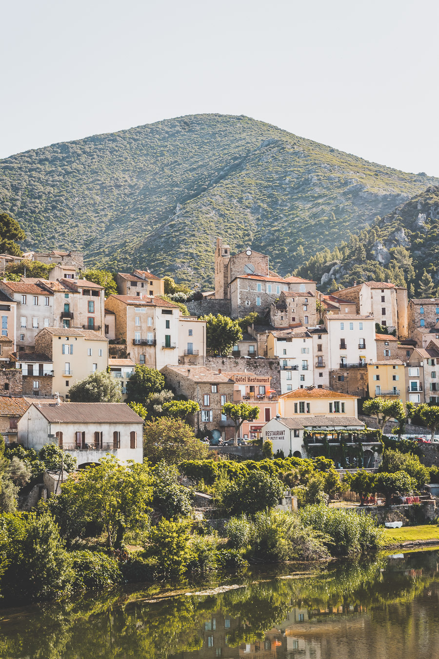 Roquebrun, Hérault, Parc Naturel Régional du Haut-Languedoc