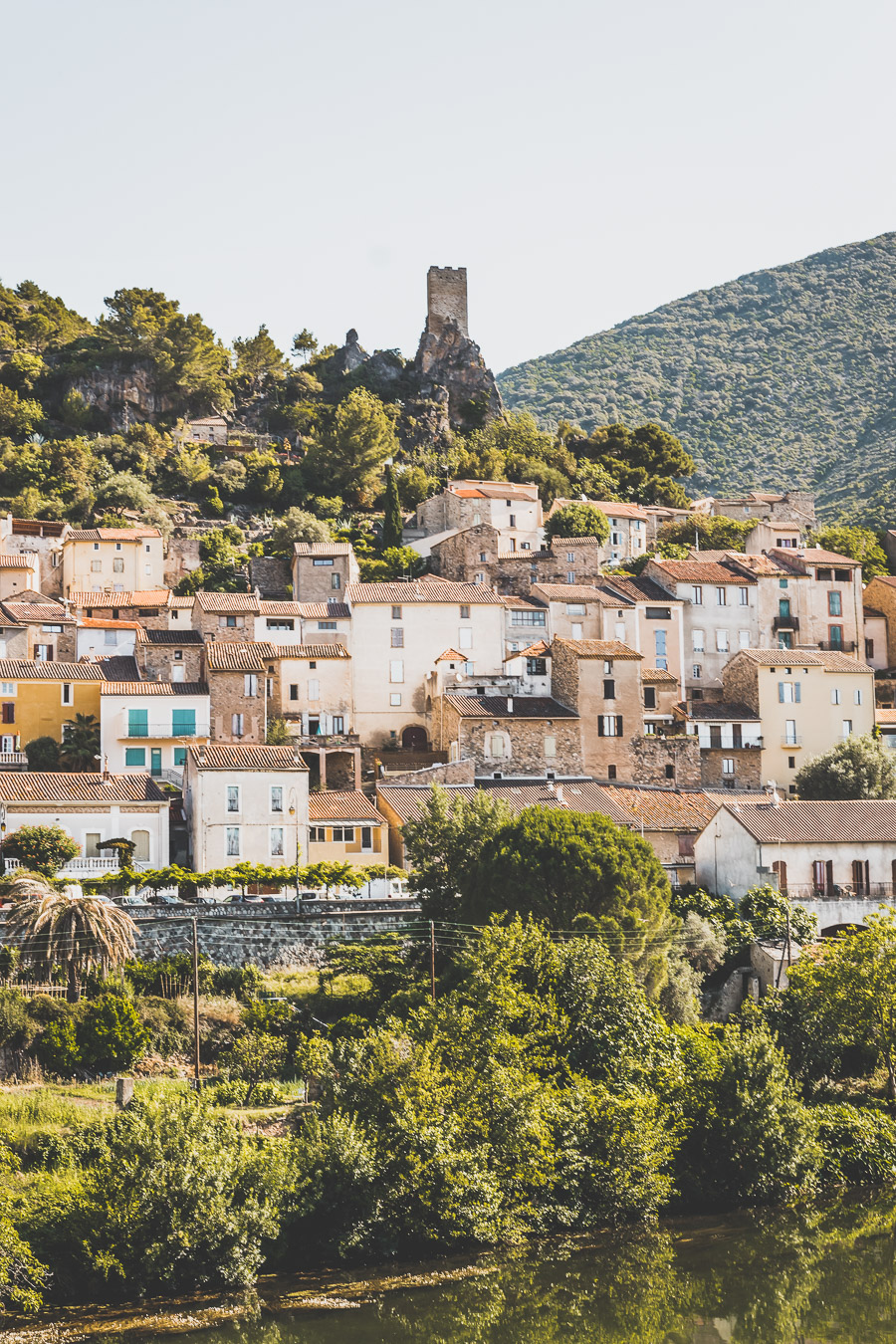 Roquebrun, Hérault, Parc Naturel Régional du Haut-Languedoc