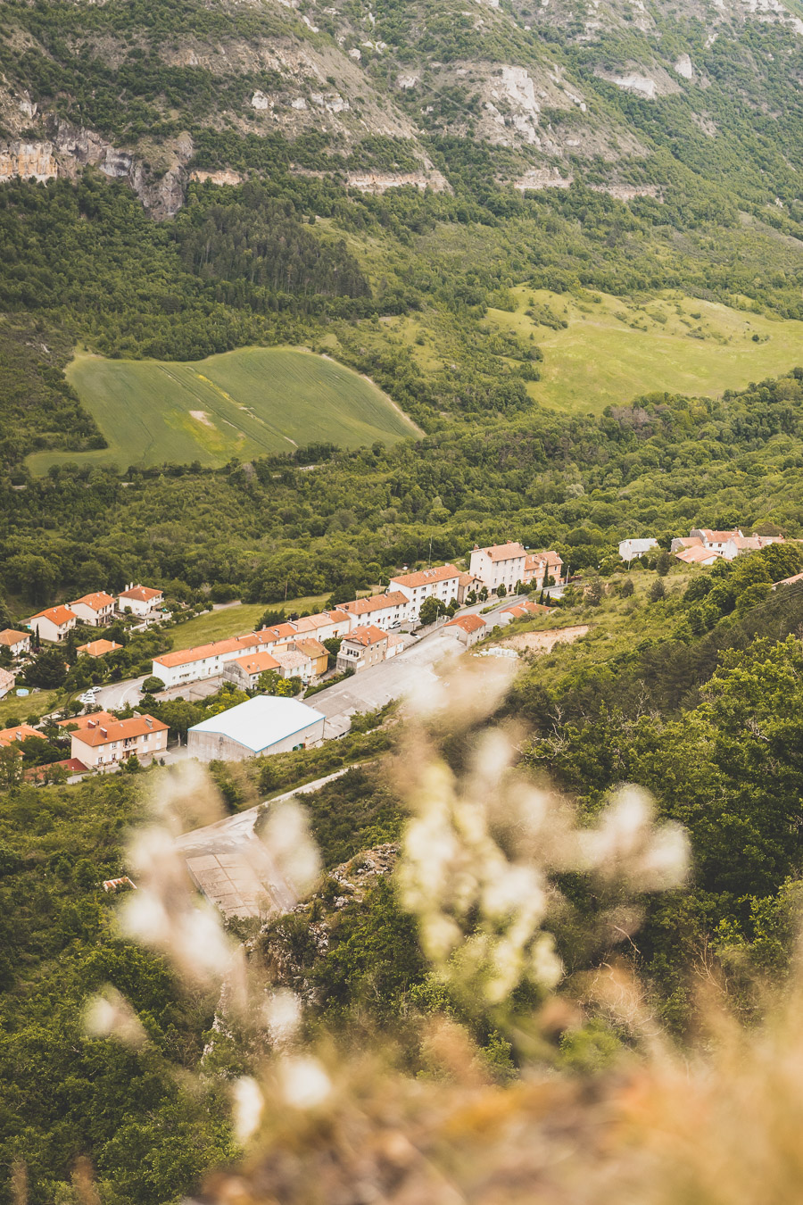 Vous vous demandez que voir en Aveyron ? Que faire en Aveyron ? Notre article est fait pour vous! Conques, Penne, La Couvertoirade, Rodez, Brousse-le-Château... sont évoqués en mots et photos #aveyron #occitanie #france #vacances / Road trip en Aveyron / Voyage en Aveyron / Découvrir l'Occitanie / Voyage en France / Vacances en France / Jolis villages / Travel in France / Voyage en Europe / Villages / Road trip en France / Village de charme / Aveyron tourisme / Aveyron France / Aveyron paysage