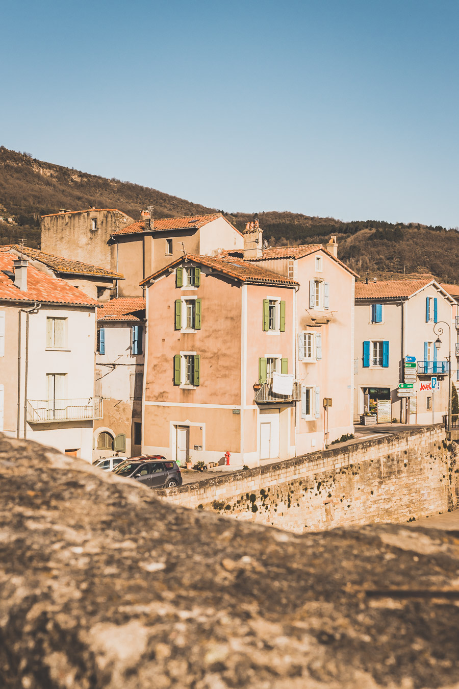 Vous vous demandez que voir en Aveyron ? Que faire en Aveyron ? Notre article est fait pour vous! Conques, Penne, La Couvertoirade, Rodez, Brousse-le-Château... sont évoqués en mots et photos #aveyron #occitanie #france #vacances / Road trip en Aveyron / Voyage en Aveyron / Découvrir l'Occitanie / Voyage en France / Vacances en France / Jolis villages / Travel in France / Voyage en Europe / Villages / Road trip en France / Village de charme / Aveyron tourisme / Aveyron France / Aveyron paysage