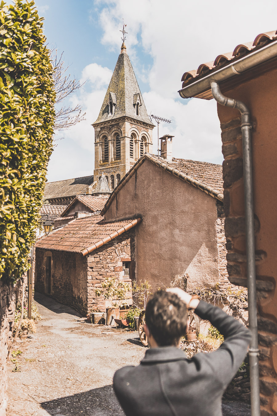 Vous vous demandez que voir en Aveyron ? Que faire en Aveyron ? Notre article est fait pour vous! Conques, Penne, La Couvertoirade, Rodez, Brousse-le-Château... sont évoqués en mots et photos #aveyron #occitanie #france #vacances / Road trip en Aveyron / Voyage en Aveyron / Découvrir l'Occitanie / Voyage en France / Vacances en France / Jolis villages / Travel in France / Voyage en Europe / Villages / Road trip en France / Village de charme / Aveyron tourisme / Aveyron France / Aveyron paysage