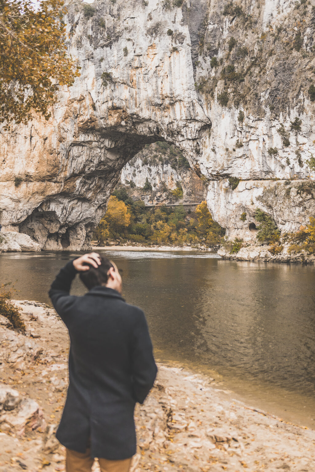 Vous vous demandez que visiter en Ardèche ? Faites un road trip en van et suivez le guide ! Ardeche france / Ardeche insolite / Ardeche frankrijk / Ardeche paysage / Ardeche camping / auvergne tourisme / Auvergne france / Auvergne rhone alpes / Auvergne-rhône-alpes / Auvergne frankrijk / Auvergne paysage / Vacances en France / Vacances plage / France paysage / Voyage en France / Voyage nature / Voyage en France / Destinations de voyages / Road trip France / Plus beaux villages de France /paysage