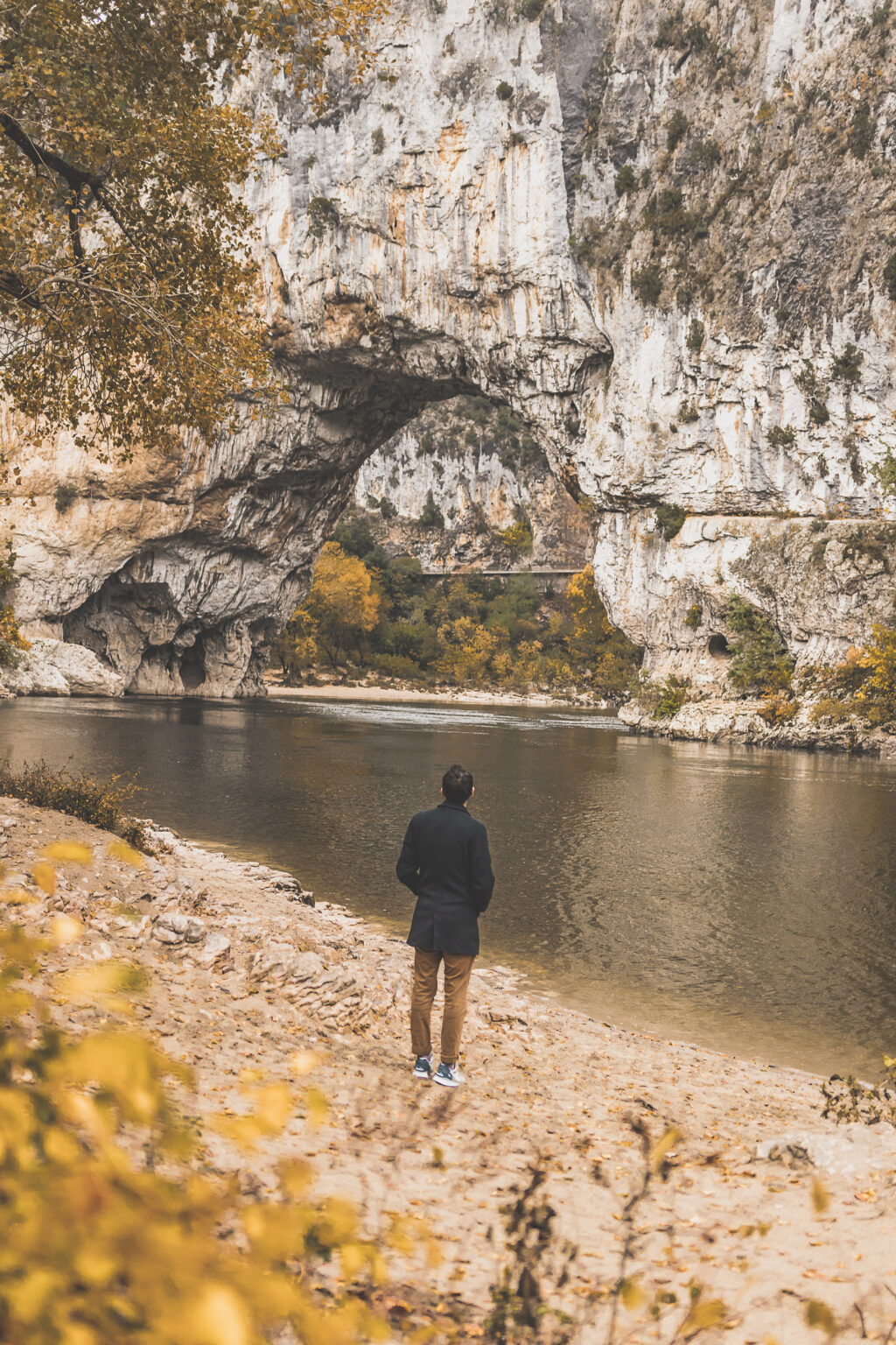 Vous vous demandez que visiter en Ardèche ? Faites un road trip en van et suivez le guide ! Ardeche france / Ardeche insolite / Ardeche frankrijk / Ardeche paysage / Ardeche camping / auvergne tourisme / Auvergne france / Auvergne rhone alpes / Auvergne-rhône-alpes / Auvergne frankrijk / Auvergne paysage / Vacances en France / Vacances plage / France paysage / Voyage en France / Voyage nature / Voyage en France / Destinations de voyages / Road trip France / Plus beaux villages de France /paysage