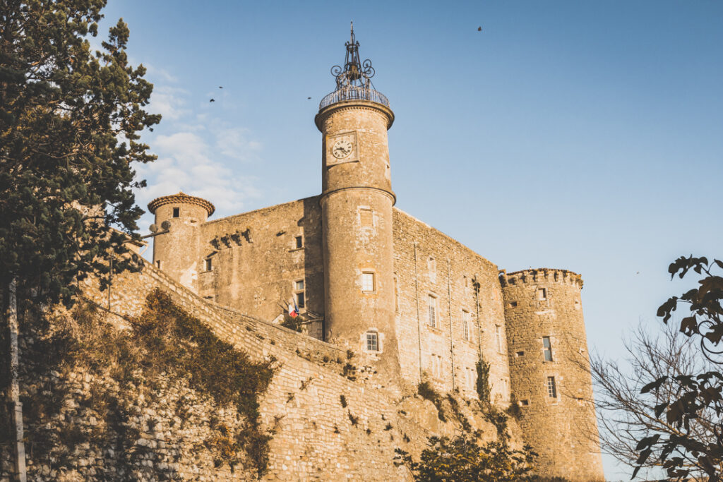 Que faire dans le Gard ? Visiter Lussan