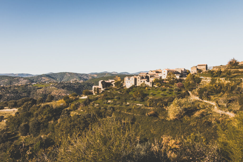 Que faire dans le Gard ? Suivez le guide ! Découvrir l'Occitanie / Voyage en France / Vacances en France / Travel in France / Voyage en Europe / les plus belles randonnées en France / occitanie france / occitanie tourisme / gard tourisme / gard france / languedoc france / languedoc roussillon / languedoc roussillon travel / languedoc roussillon beach / Camargue France / Camargue paysage / villages in france / beaux villages de france / beaux villages occitanie / Europe / nimes france / Vacances