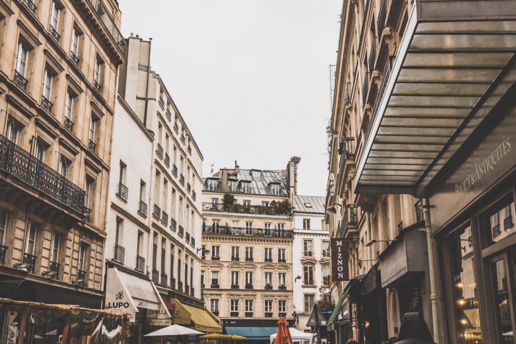 Que visiter dans le 9ème arrondissement de Paris ? Suivez le guide ! Palais Garnier, Galeries Lafayette, Printemps Haussmann / Voyage en France / Vacances en France / Travel in France / Paris travel / Paris tourism / Paris guide things to do / Paris guide book / Paris guide map / ile de France paris / Paris 9eme arrondissement / que voir a paris / paris a voir / quoi voir a paris / chose a voir a paris / lieu a voir a paris / endroit a voir a paris / ville aesthetic / europe tourisme / france