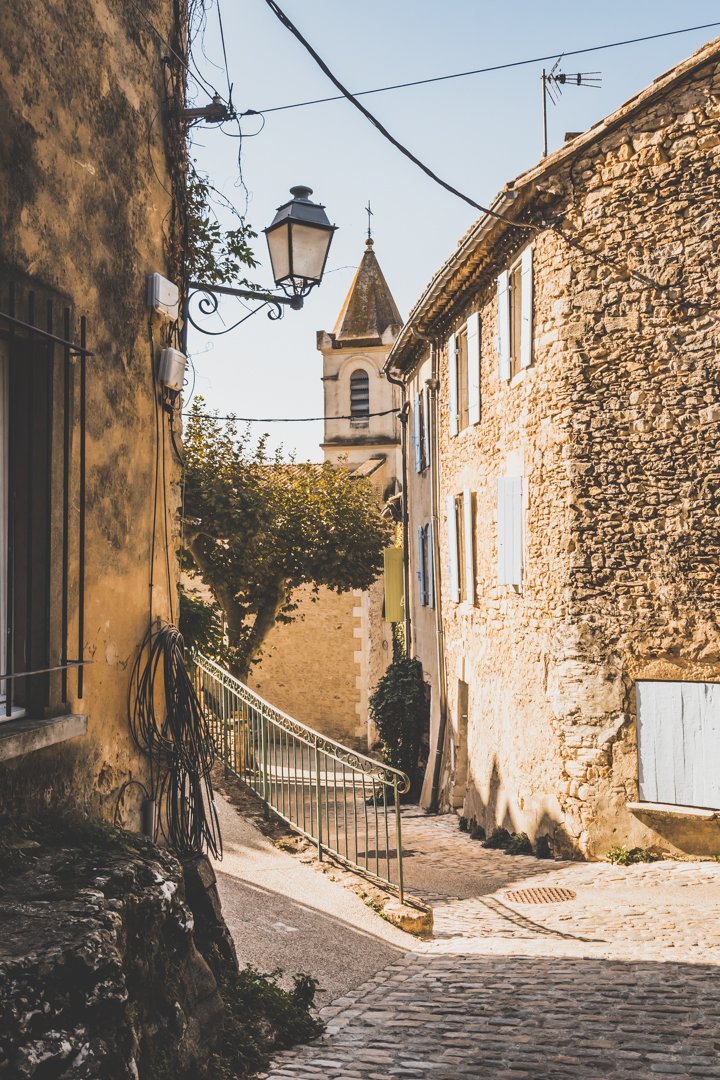 Que faire dans le Gard ? Suivez le guide ! Découvrir l'Occitanie / Voyage en France / Vacances en France / Travel in France / Voyage en Europe / les plus belles randonnées en France / occitanie france / occitanie tourisme / gard tourisme / gard france / languedoc france / languedoc roussillon / languedoc roussillon travel / languedoc roussillon beach / Camargue France / Camargue paysage / villages in france / beaux villages de france / beaux villages occitanie / Europe / nimes france / Vacances