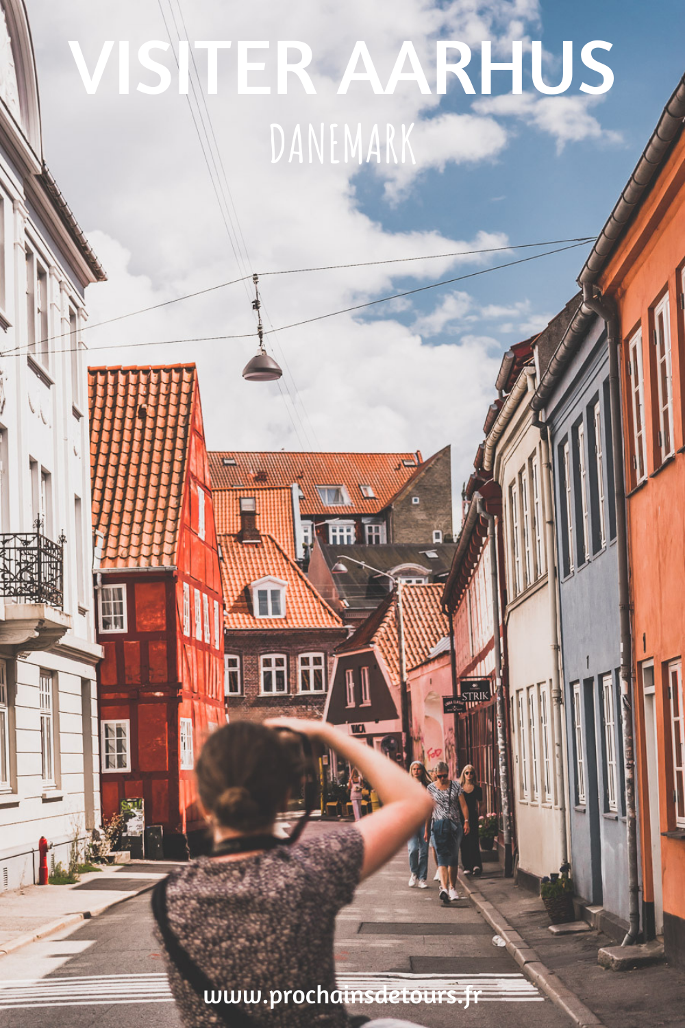 Tu planifies un voyage au Danemark et as envie de visiter Aarhus. Suis notre guide et trouve toutes les informations pour visiter cette belle ville danoise. #danemark #vacances Voyage en Europe / Vacances Europe / Destinations de voyages / Bucket list travel / Idées de voyages / Europe travel / Danemark paysage / Danemark voyage / Danemark house / Danemark roadtrip / Danemark aesthetic / aarhus denmark / Denmark travel / Denmark aesthetic / Scandinavie paysage / Scandinavie design / Scandinavia