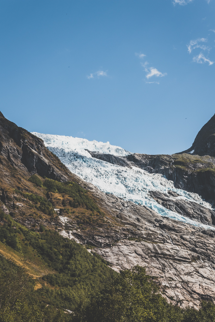 Tu souhaites organiser un road trip dans la région des fjords de Norvège ? Suis notre guide et trouve toutes les informations utiles. #norvège #vacances Voyage en Europe / Vacances Europe / Destinations de voyages / Bucket list travel / Idées de voyages / Europe travel / Scandinavie paysage / road trip norvege sud / Scandinavia / norvege paysage / norvege voyage / norvege aesthetic / Norvège fjord / road trip norvege été / road trip en norvege / road trip van norvege / norvege van / norvege sud