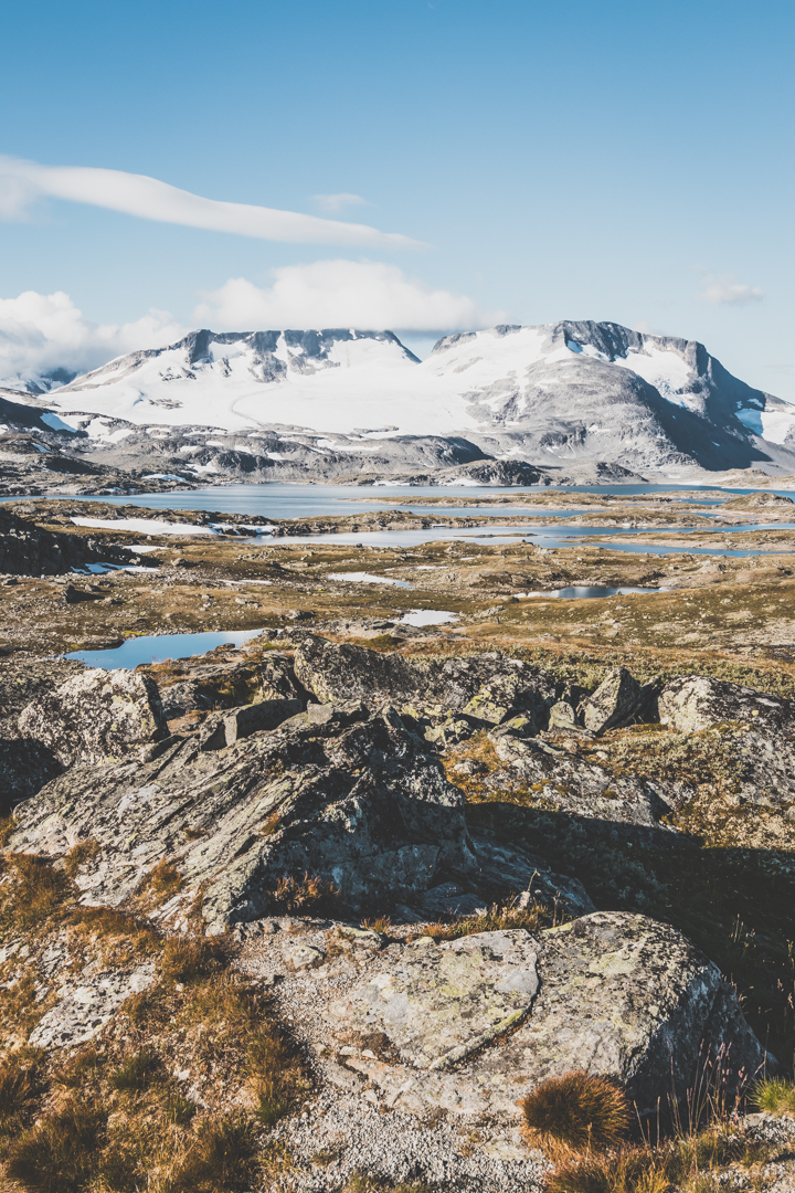 Tu souhaites organiser un road trip dans la région des fjords de Norvège ? Suis notre guide et trouve toutes les informations utiles. #norvège #vacances Voyage en Europe / Vacances Europe / Destinations de voyages / Bucket list travel / Idées de voyages / Europe travel / Scandinavie paysage / road trip norvege sud / Scandinavia / norvege paysage / norvege voyage / norvege aesthetic / Norvège fjord / road trip norvege été / road trip en norvege / road trip van norvege / norvege van / norvege sud