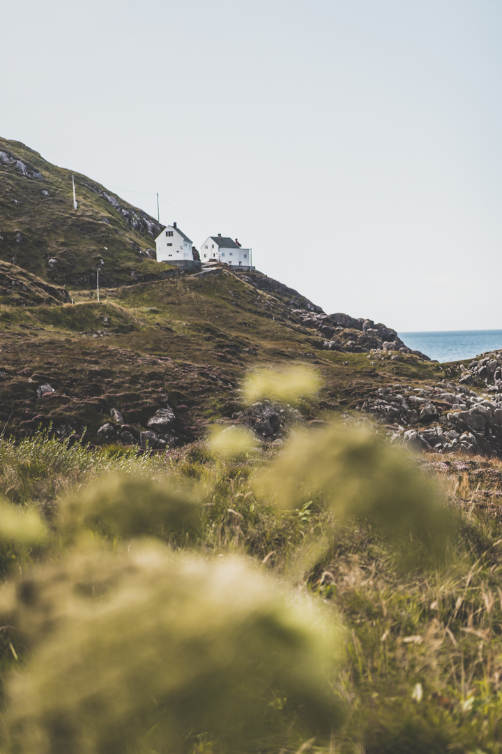 Découvrir la façade atlantique des fjords de Norvège : Kråkenes fyr / phare de Kråkenes