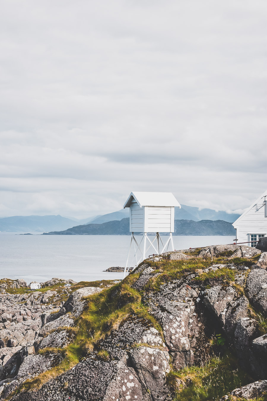 Découvrir la façade atlantique des fjords de Norvège : Kråkenes fyr / phare de Kråkenes