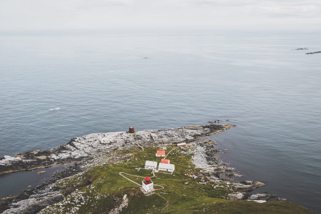 Tu souhaites découvrir la façade atlantique des fjords de Norvège? Au programme : Ålesund, la route de l'Atlantique, Runde, l'île de Vågsøy. #norvège #vacances Voyage en Europe / Vacances Europe / Destinations de voyages / Bucket list travel / Idées de voyages / Europe travel / Scandinavie paysage / road trip norvege sud / Scandinavia / norvege paysage / norvege voyage / norvege aesthetic / Norvège fjord / road trip norvege été / road trip en norvege / road trip van norvege / norvege van