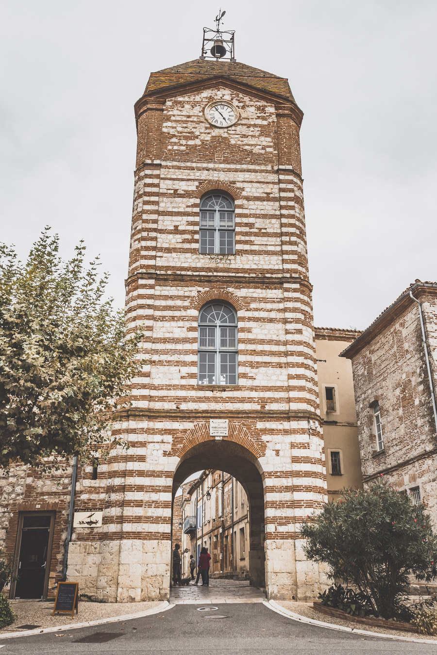 Vous vous demandez que faire dans le Tarn-et-Garonne ? Jetez un œil à notre article ! #audetourisme #mer #vacances #été #summer #france #occitanie / Voyage en France / Vacances en France / Tourisme Occitanie / Pyrénées / Road trip en France / Tourisme en France / Destinations de voyages / Destination voyage / Destinations magnifiques / Europe / tarn et garonne tourisme / visiter le tarn et garonne / visite tarn et garonne / caylus tarn et garonne / baignade tarn et garonne / occitanie tourisme