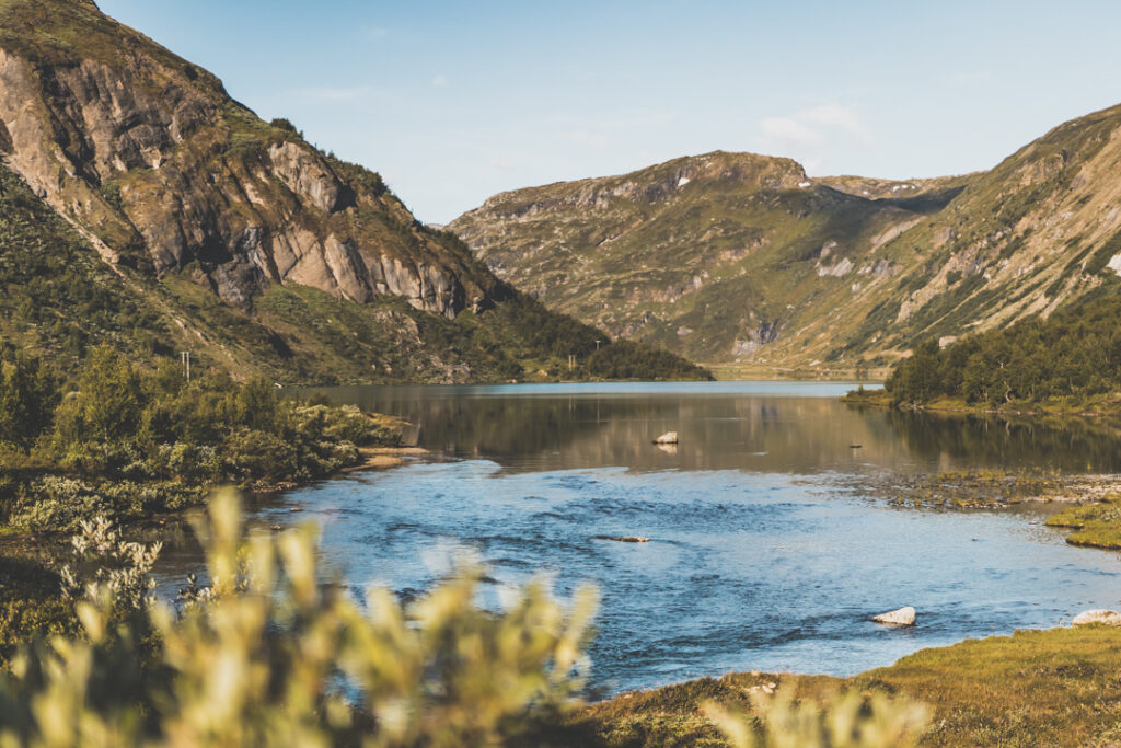 Itinéraire Road trip en van de 3 semaines en Norvège, du Sud au Nord (Bergen, fjords de Norvège, Tromso, Iles Lofoten) #norvège #vacances Voyage en Europe / Vacances Europe / Destinations de voyages / Bucket list travel / Idées de voyages / Europe travel / Scandinavie paysage / road trip norvege sud / Scandinavia / norvege paysage / norvege voyage / norvege aesthetic / Norvège du Nord / road trip norvege été / road trip en norvege / road trip van norvege / norvege van