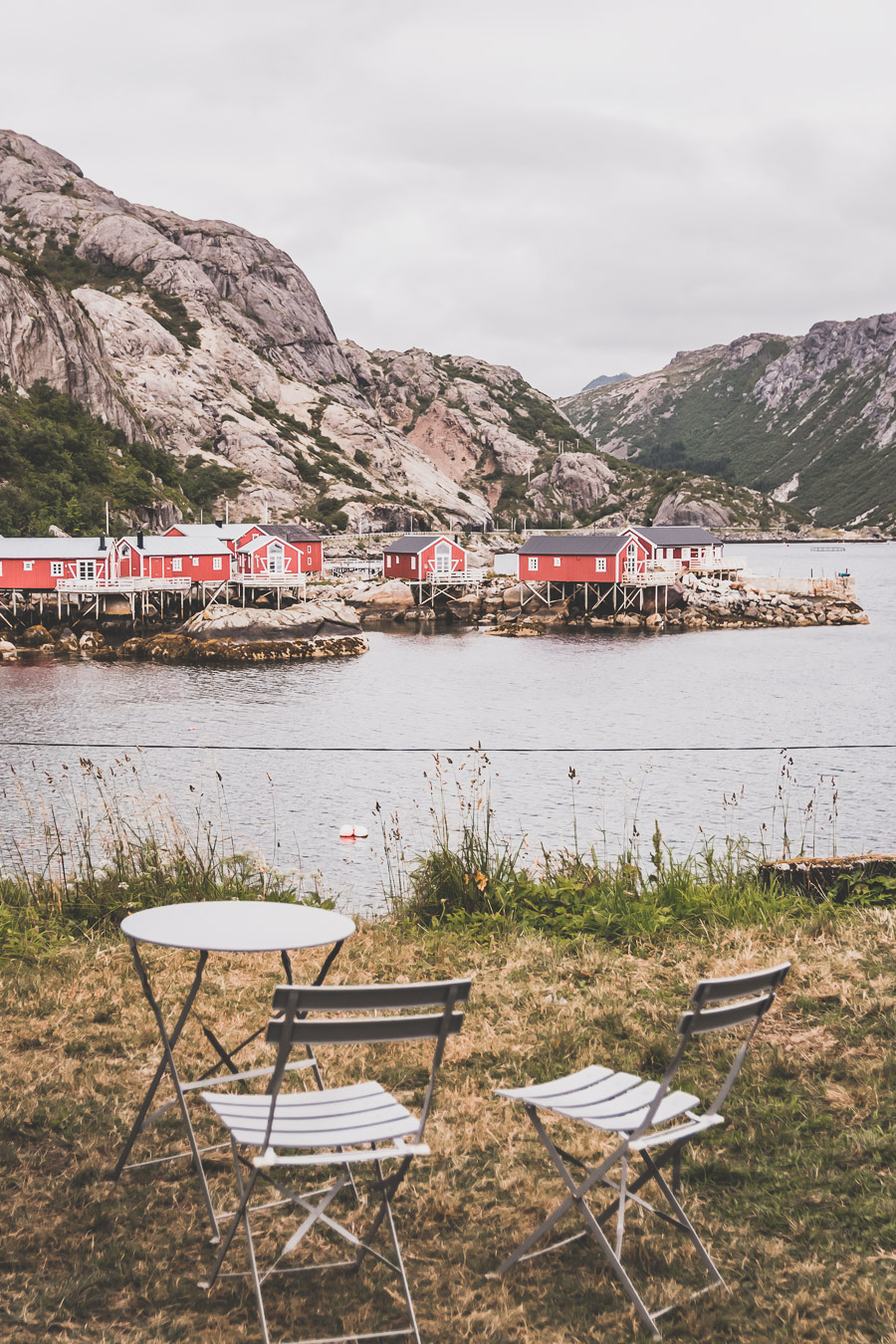 Tu souhaites découvrir les Iles Lofoten en Norvège ? Découvre l'itinéraire de notre voyage en van (Reine, Nusfjord, belles plages) #norvège #vacances Voyage en Europe / Vacances Europe / Destinations de voyages / Bucket list travel / Idées de voyages / Europe travel / Scandinavie paysage / road trip norvege sud / Scandinavia / norvege paysage / norvege voyage / norvege aesthetic / Norvège fjord / road trip norvege été / road trip en norvege / road trip van norvege / norvege van