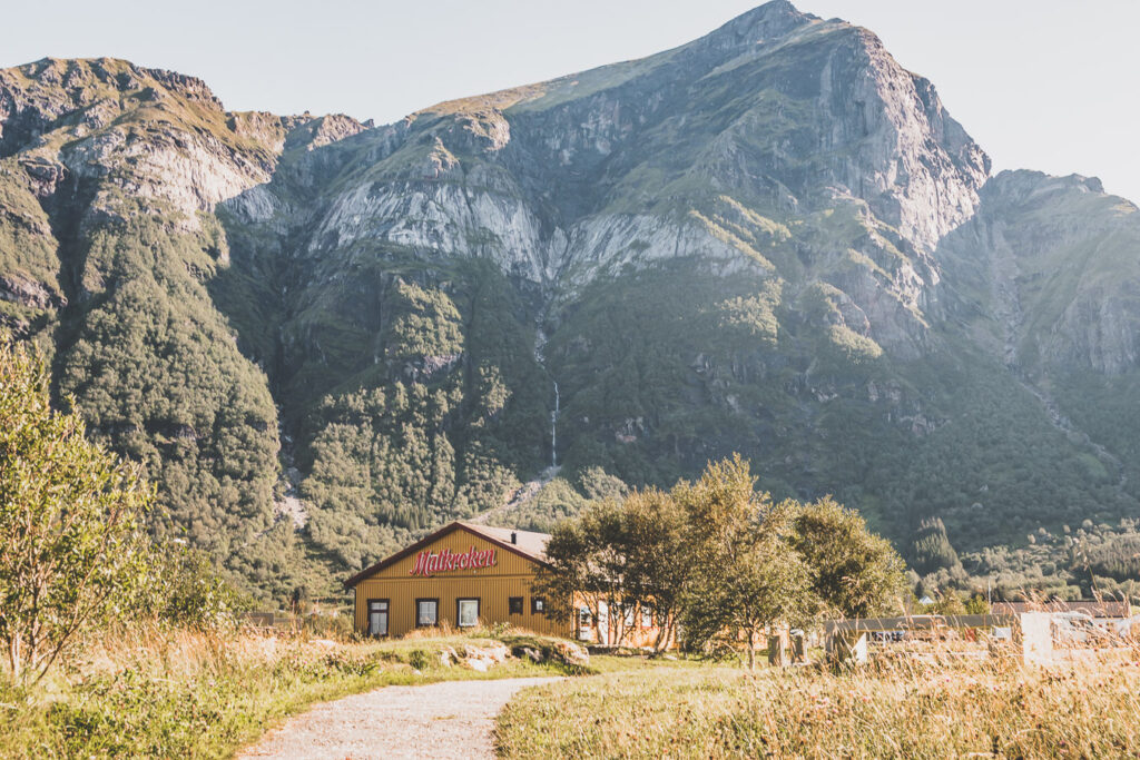 Tu souhaites faire un voyage en Norvège du Nord ? Découvre l'itinéraire de notre voyage en van (Tromso, Lofoten, Senja, Trondheim, Cap Nord) #norvège #vacances Voyage en Europe / Vacances Europe / Destinations de voyages / Bucket list travel / Idées de voyages / Europe travel / Scandinavie paysage / road trip norvege sud / Scandinavia / norvege paysage / norvege voyage / norvege aesthetic / Norvège du Nord / road trip norvege été / road trip en norvege / road trip van norvege / norvege van