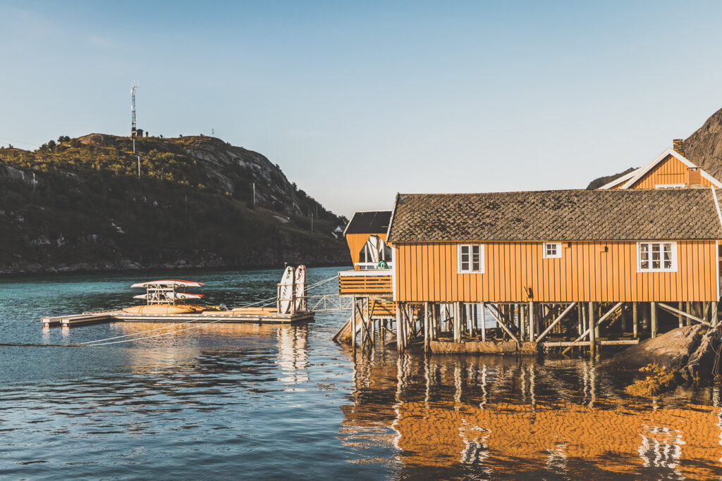 Village de Sakrisøy en Norvège