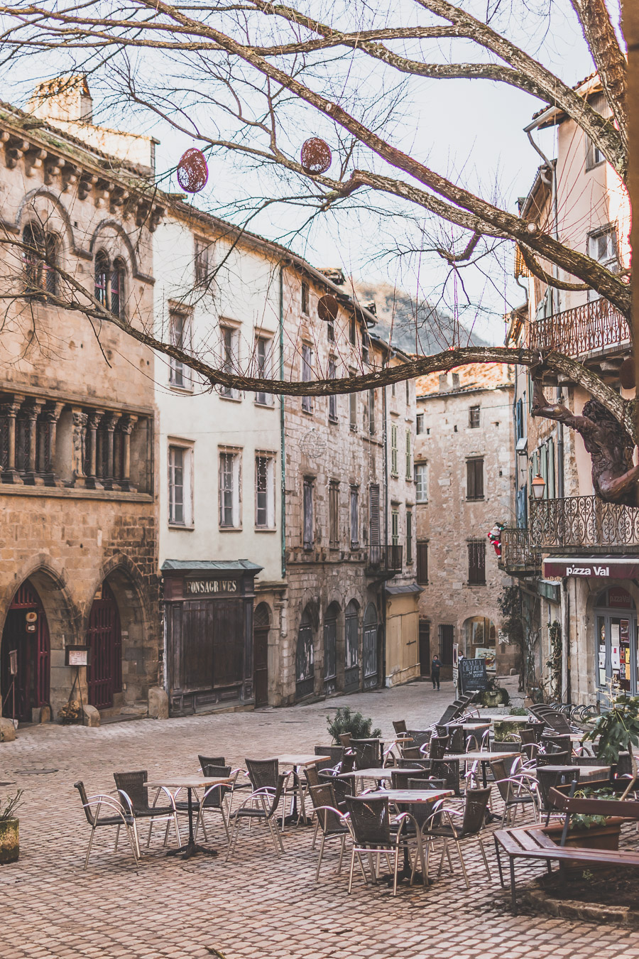 Vous vous demandez que faire dans le Tarn-et-Garonne ? Jetez un œil à notre article ! #audetourisme #mer #vacances #été #summer #france #occitanie / Voyage en France / Vacances en France / Tourisme Occitanie / Pyrénées / Road trip en France / Tourisme en France / Destinations de voyages / Destination voyage / Destinations magnifiques / Europe / tarn et garonne tourisme / visiter le tarn et garonne / visite tarn et garonne / caylus tarn et garonne / baignade tarn et garonne / occitanie tourisme