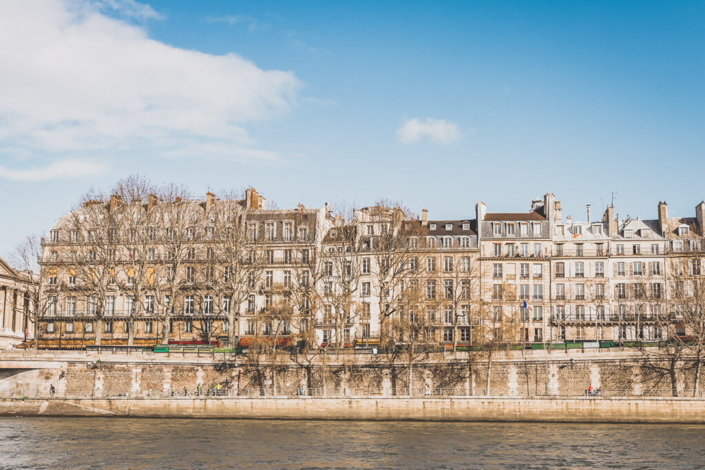 Que faire dans le 1er arrondissement de Paris ? Suivez le guide ! Musée du Louvre, Ile de la Cité, Palais-royal / Voyage en France / Vacances en France / Travel in France / Paris travel / Paris tourism / Paris guide things to do / Paris guide book / Paris guide map / ile de France paris / Paris 1er arrondissement / que voir a paris / paris a voir / quoi voir a paris / chose a voir a paris / lieu a voir a paris / endroit a voir a paris / ville / europe tourisme / France / Tourisme en France