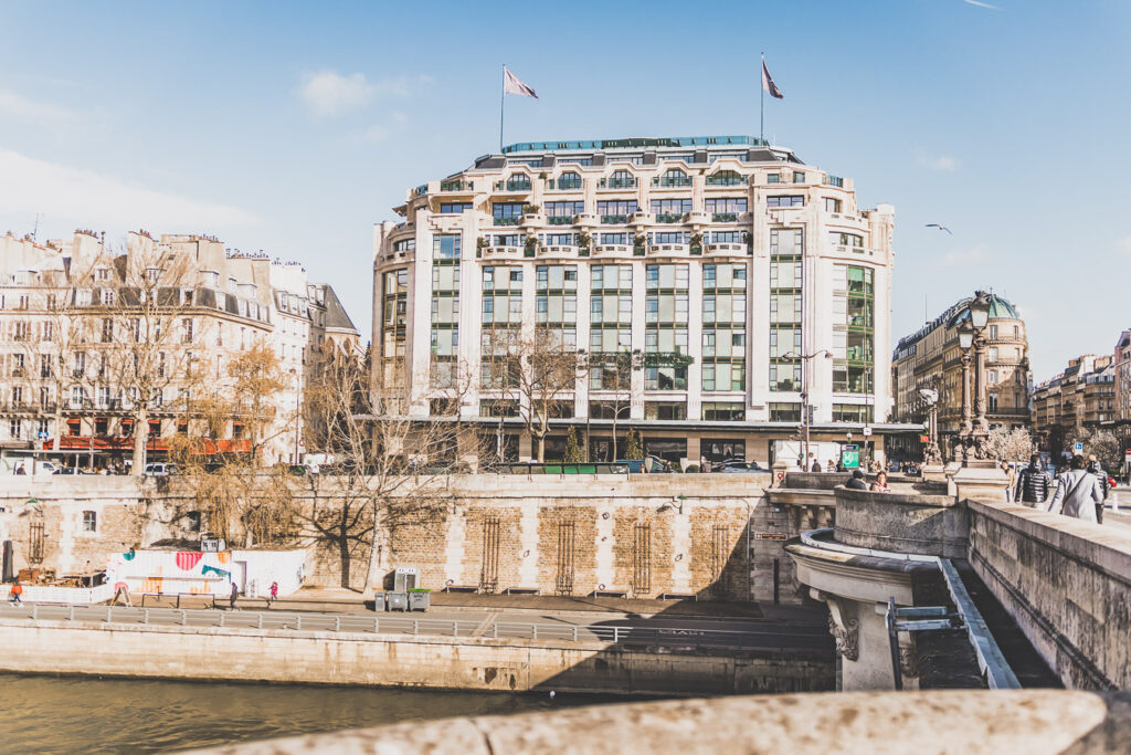 Que faire dans le 1er arrondissement de Paris ? Suivez le guide ! Musée du Louvre, Ile de la Cité, Palais-royal / Voyage en France / Vacances en France / Travel in France / Paris travel / Paris tourism / Paris guide things to do / Paris guide book / Paris guide map / ile de France paris / Paris 1er arrondissement / que voir a paris / paris a voir / quoi voir a paris / chose a voir a paris / lieu a voir a paris / endroit a voir a paris / ville / europe tourisme / France / Tourisme en France