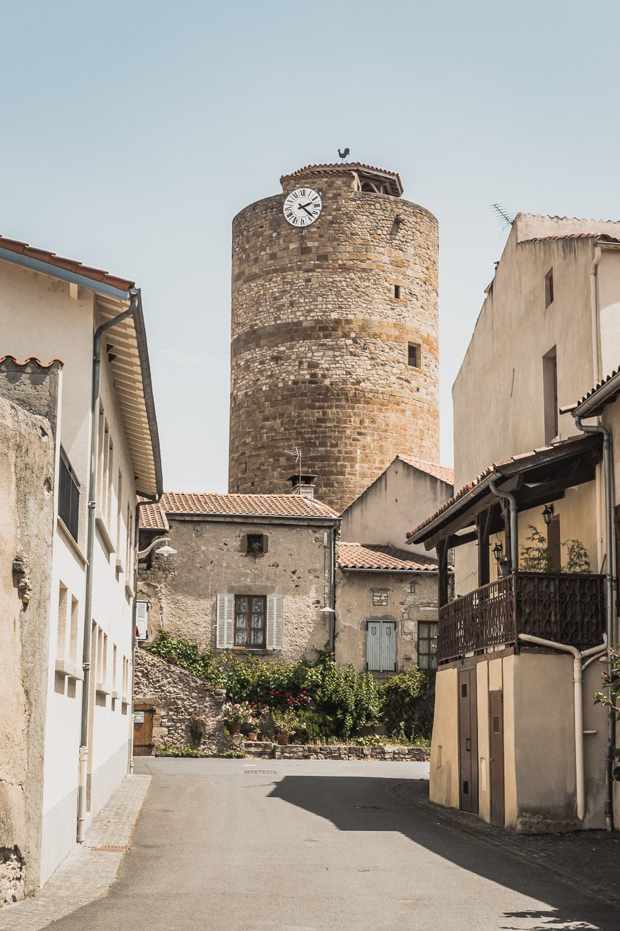 Vous vous demandez que voir autour de Clermont-Ferrand pour passer un week-end en Auvergne ? auvergne tourisme / Auvergne france / Auvergne rhone alpes / Auvergne-rhône-alpes / Auvergne frankrijk / Auvergne paysage / Vacances en France / Vacances plage / France paysage / Voyage en France / Voyage nature / Voyage en France / Destinations de voyages / Road trip France / Plus beaux villages de France / paysage / clermont ferrand aesthetic / puy de dome tourisme / volcans auvergne / randonnée