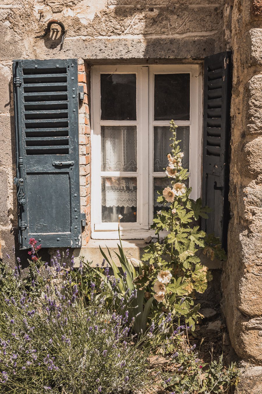 Vous vous demandez que voir autour de Clermont-Ferrand pour passer un week-end en Auvergne ? auvergne tourisme / Auvergne france / Auvergne rhone alpes / Auvergne-rhône-alpes / Auvergne frankrijk / Auvergne paysage / Vacances en France / Vacances plage / France paysage / Voyage en France / Voyage nature / Voyage en France / Destinations de voyages / Road trip France / Plus beaux villages de France / paysage / clermont ferrand aesthetic / puy de dome tourisme / volcans auvergne / randonnée