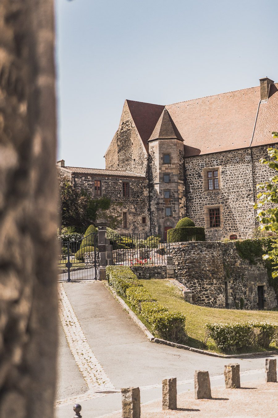 Saint-Saturnin, Puy-de-Dôme, petite cité de caractère