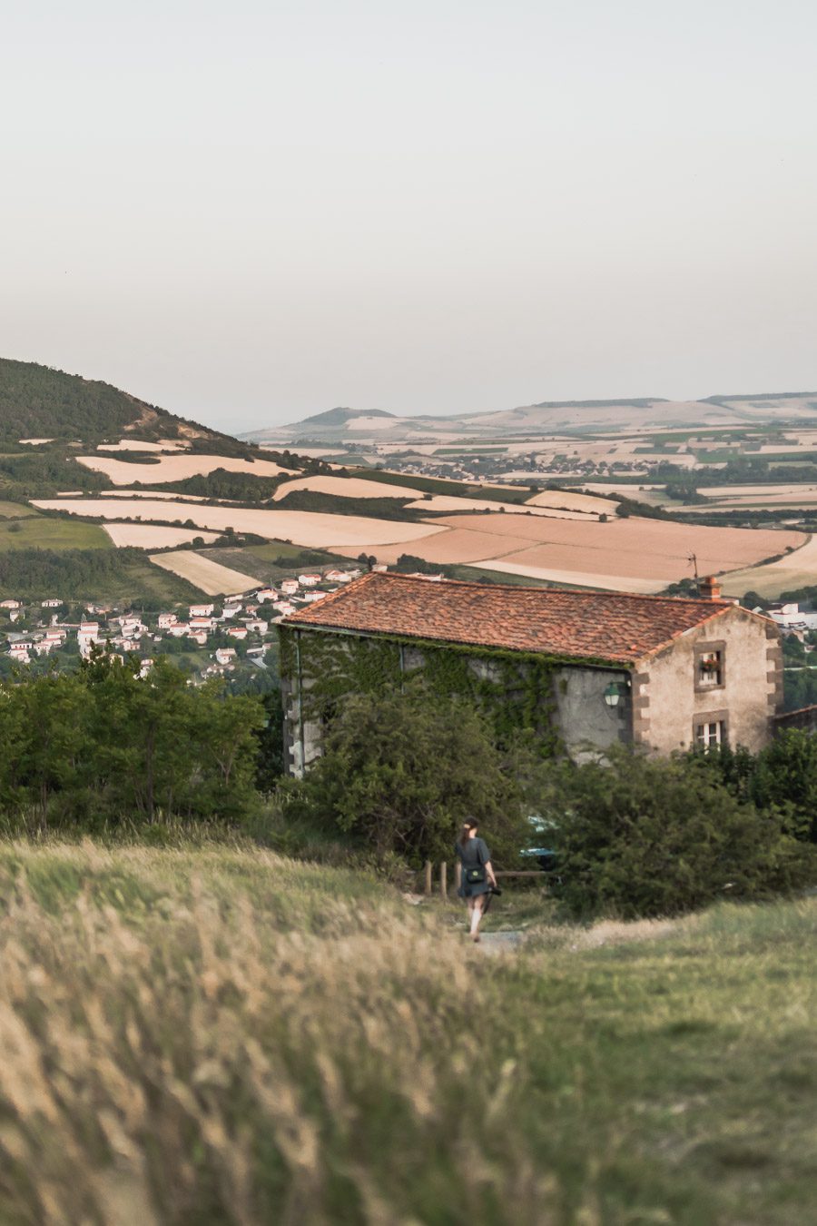 Vous vous demandez que voir autour de Clermont-Ferrand pour passer un week-end en Auvergne ? auvergne tourisme / Auvergne france / Auvergne rhone alpes / Auvergne-rhône-alpes / Auvergne frankrijk / Auvergne paysage / Vacances en France / Vacances plage / France paysage / Voyage en France / Voyage nature / Voyage en France / Destinations de voyages / Road trip France / Plus beaux villages de France / paysage / clermont ferrand aesthetic / puy de dome tourisme / volcans auvergne / randonnée