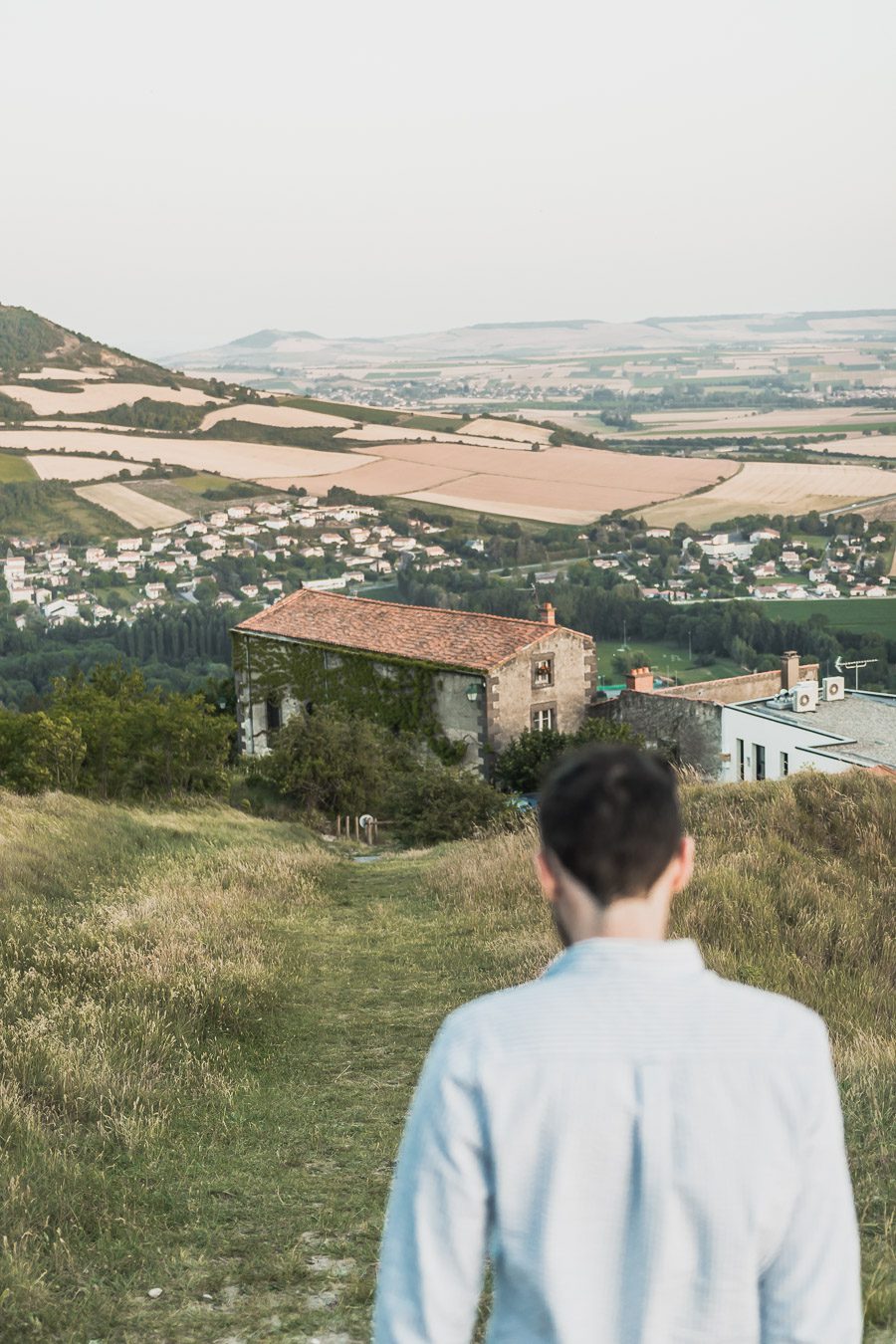 Vous vous demandez que voir autour de Clermont-Ferrand pour passer un week-end en Auvergne ? auvergne tourisme / Auvergne france / Auvergne rhone alpes / Auvergne-rhône-alpes / Auvergne frankrijk / Auvergne paysage / Vacances en France / Vacances plage / France paysage / Voyage en France / Voyage nature / Voyage en France / Destinations de voyages / Road trip France / Plus beaux villages de France / paysage / clermont ferrand aesthetic / puy de dome tourisme / volcans auvergne / randonnée