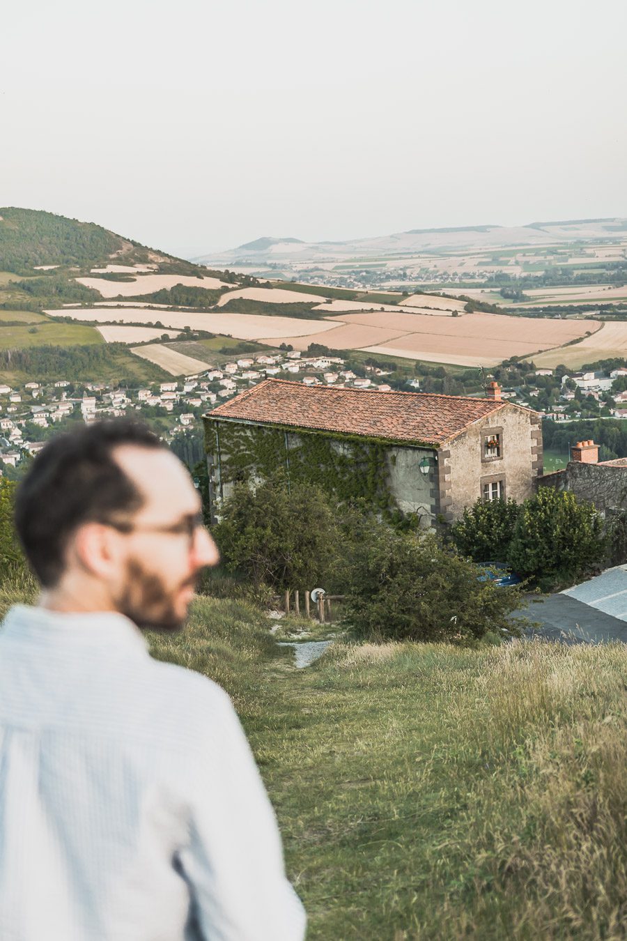 Vous vous demandez que voir autour de Clermont-Ferrand pour passer un week-end en Auvergne ? auvergne tourisme / Auvergne france / Auvergne rhone alpes / Auvergne-rhône-alpes / Auvergne frankrijk / Auvergne paysage / Vacances en France / Vacances plage / France paysage / Voyage en France / Voyage nature / Voyage en France / Destinations de voyages / Road trip France / Plus beaux villages de France / paysage / clermont ferrand aesthetic / puy de dome tourisme / volcans auvergne / randonnée