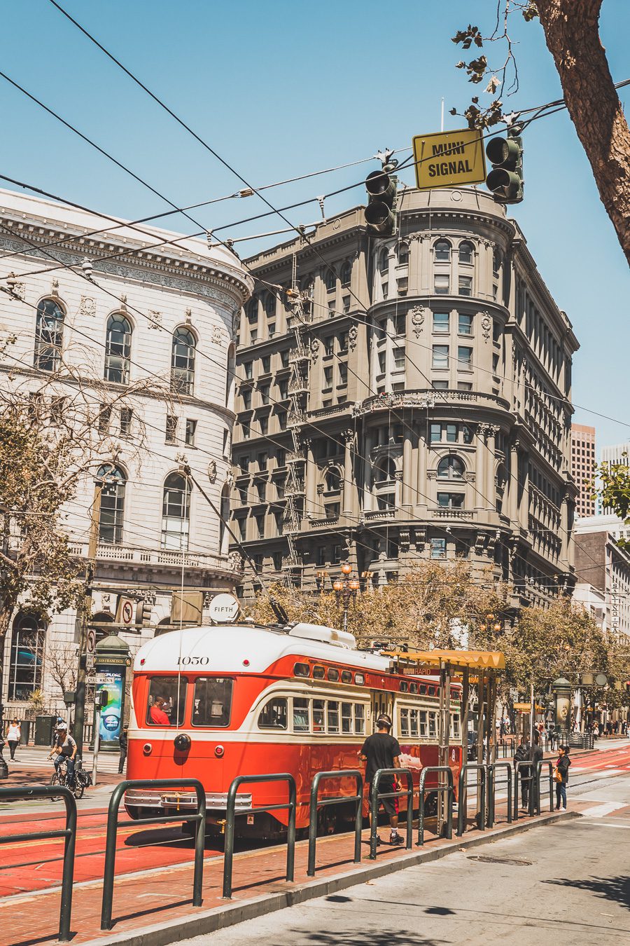 Vous souhaitez visiter San Francisco en 3 jours lors d'un voyage aux Etats-Unis ? Suivez le guide ! Vous trouverez dans cet article les lieux à voir à San Francisco et autres conseils pratiques. San Francisco aesthetic / San Francisco photography / San Francisco city / San francisco things to do in / San francisco voyage / Carnet de voyage San Francisco / Visite San Francisco / Golden Gate bridge / Etats Unis aesthetic / Etats Unis paysages / Etats Unis voyage / Voyage aux Etats Unis