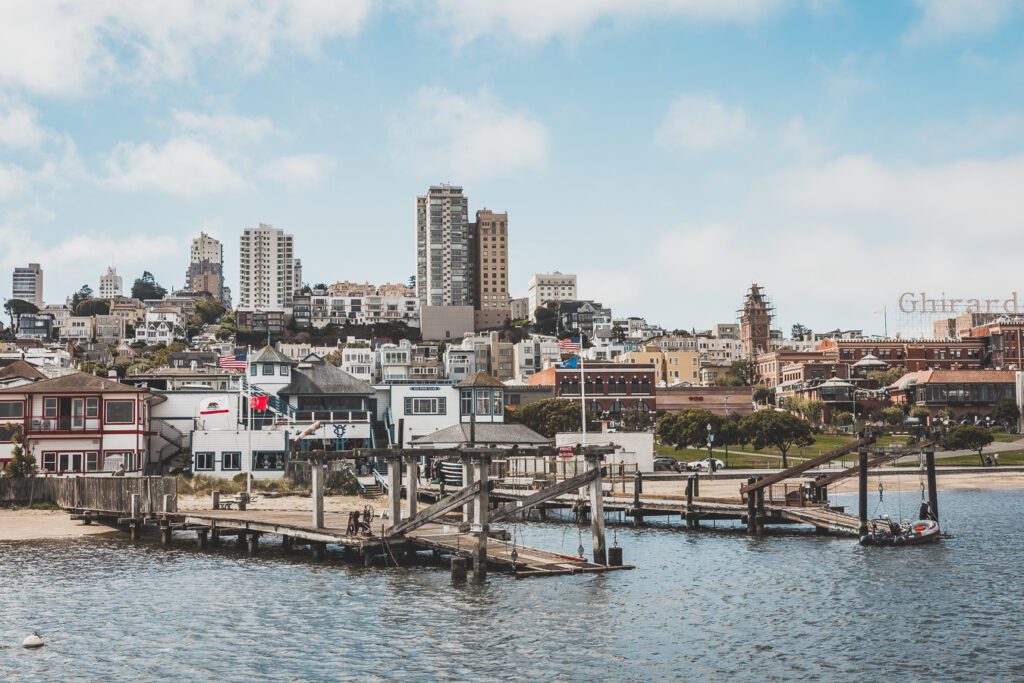 Vous souhaitez visiter San Francisco en 3 jours lors d'un voyage aux Etats-Unis ? Suivez le guide ! Vous trouverez dans cet article les lieux à voir à San Francisco et autres conseils pratiques. San Francisco aesthetic / San Francisco photography / San Francisco city / San francisco things to do in / San francisco voyage / Carnet de voyage San Francisco / Visite San Francisco / Golden Gate bridge / Etats Unis aesthetic / Etats Unis paysages / Etats Unis voyage / Voyage aux Etats Unis