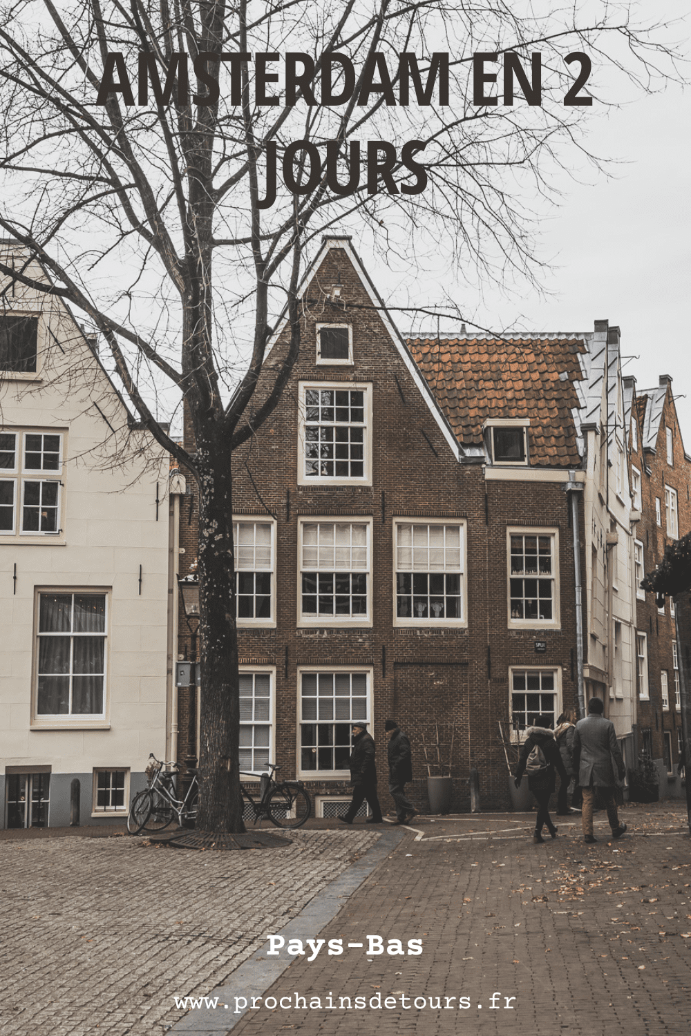 Amsterdam est la capitale dynamique des Pays-Bas et le résultat de siècles d'art et de culture. Cette ville vibrante et magnifique est pleine d'histoire et de vie, avec des canaux qui serpentent à travers la ville et des ponts éclairés de façon romantique. De l'emblématique Rijksmuseum regorgeant d'œuvres d'art de classe mondiale au paisible Vondelpark, ses rues pleines de musées, de boutiques et de cafés chaleureux, Amsterdam est la destination idéale pour une escapade d'un week-end.