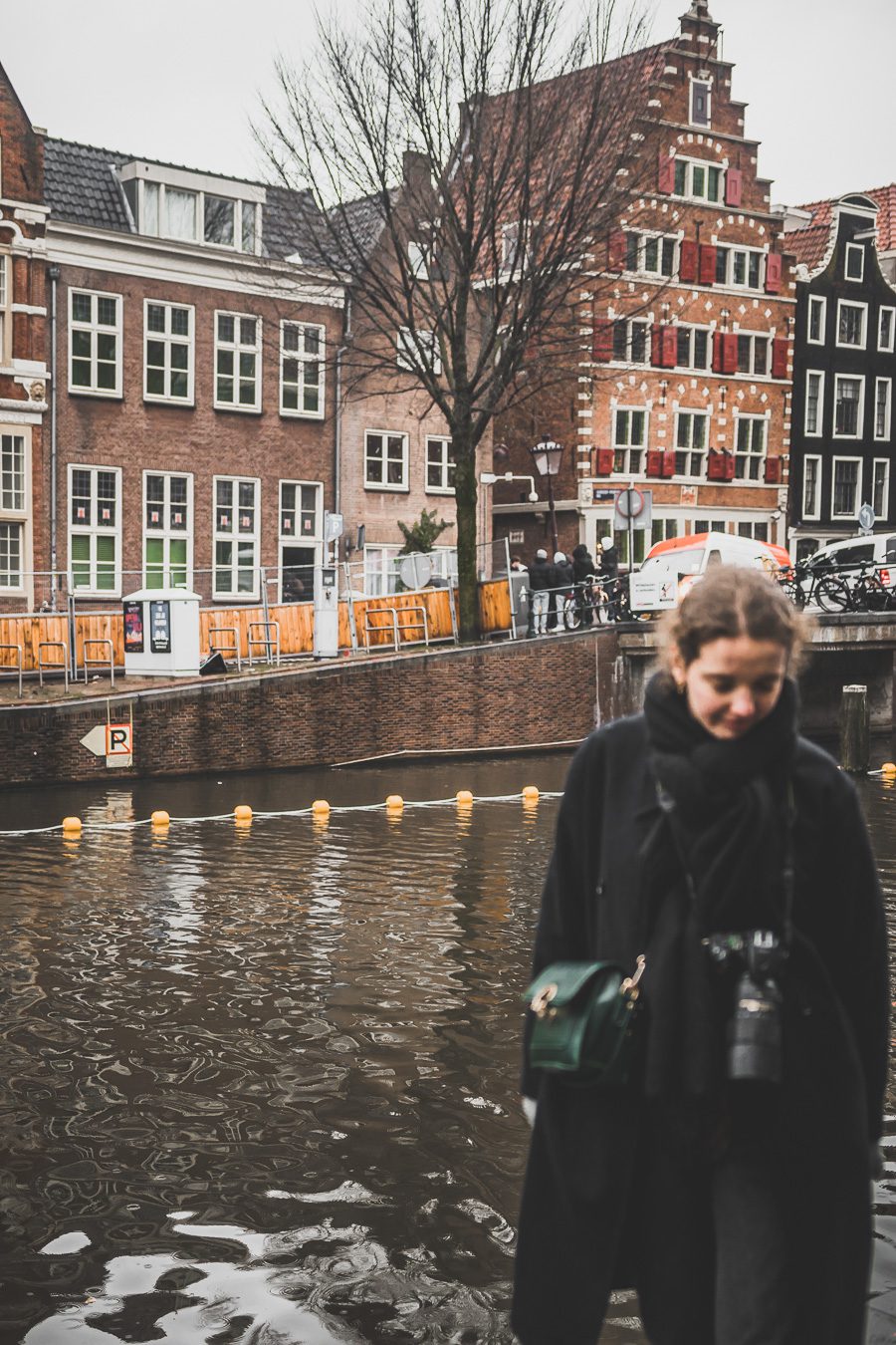 Amsterdam est la capitale dynamique des Pays-Bas et le résultat de siècles d'art et de culture. Cette ville vibrante et magnifique est pleine d'histoire et de vie, avec des canaux qui serpentent à travers la ville et des ponts éclairés de façon romantique. De l'emblématique Rijksmuseum regorgeant d'œuvres d'art de classe mondiale au paisible Vondelpark, ses rues pleines de musées, de boutiques et de cafés chaleureux, Amsterdam est la destination idéale pour une escapade d'un week-end.