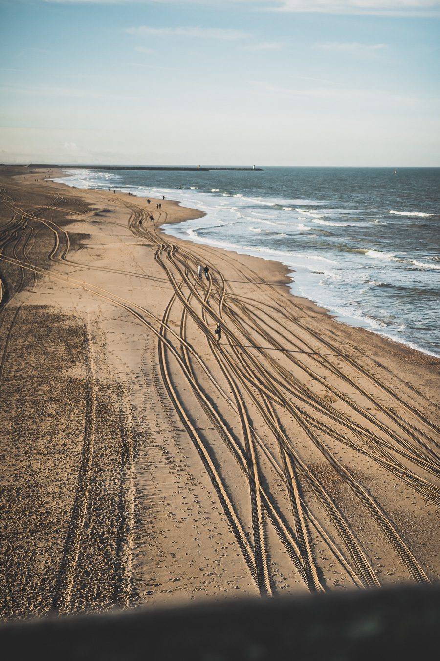 La Haye est une belle ville historique située aux Pays-Bas le long de la mer du Nord. Avec son architecture, ses musées incroyables et sa scène culturelle dynamique, c'est l'une des destinations les plus excitantes d'Europe pour les voyageurs. Que vous recherchiez une escapade romantique ou une expérience, La Haye est sûre de laisser une impression. Avec ses canaux époustouflants, ses parcs époustouflants et sa vie nocturne animée, il y en a pour tous les goûts dans cette ville animée.