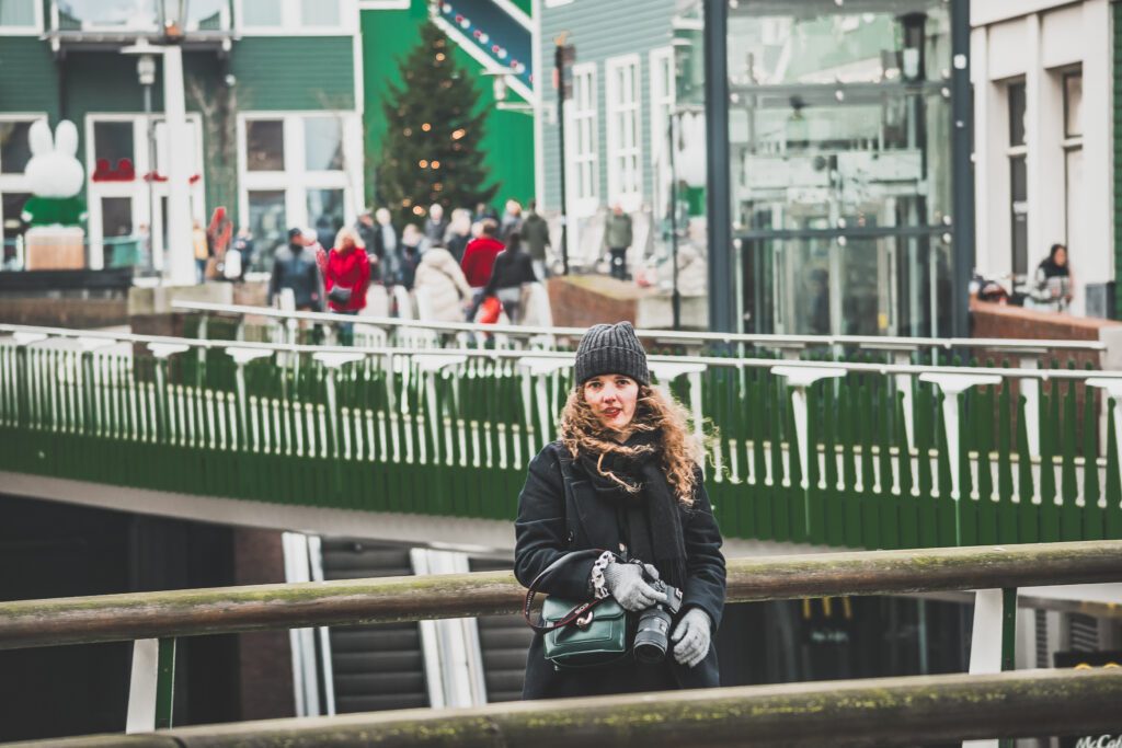 Ville néerlandaise pittoresque située sur les rives de la rivière Zaan, Zaandam offre un mélange unique de délices urbains avec une abondance de beauté naturelle. Des vues à couper le souffle sur les moulins à vent et les canaux à la vie nocturne animée de la ville et aux attractions culturelles, Zaandam est la destination idéale pour un séjour mémorable. Avec son atmosphère vibrante, cette charmante ville promet une expérience inoubliable à tous ceux qui la visitent. Zaandam netherlands