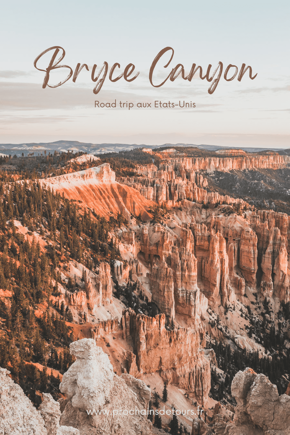 Le parc national de Bryce Canyon est une merveille naturelle à nulle autre pareille. Situé dans le sud de l'Utah, le parc abrite certains des paysages les plus époustouflants, avec ses parois de canyon emblématiques, ses hoodoos et ses vastes canyons créant une expérience d'un autre monde. Des randonnées exaltantes aux magnifiques couchers de soleil, il y a quelque chose pour tout le monde à explorer et à apprécier. Venez explorer la beauté du parc national de Bryce Canyon !