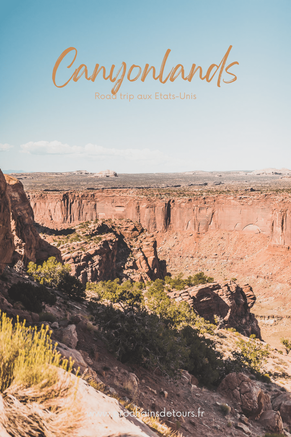 À l'extrémité ouest de l'Amérique se trouve le parc national de Canyonlands, un paysage à couper le souffle composé de canyons de roches rouges, de mesas et de buttes. Abritant un certain nombre de canyons vierges, ce parc offre aux voyageurs l'occasion de découvrir le Far West dans toute sa beauté et son aventure. Rejoignez-nous pour un road trip dans l'ouest américain inoubliable et explorez le meilleur des États-Unis. Découvrez notre guide sur notre voyage à Canyonlands National Park.