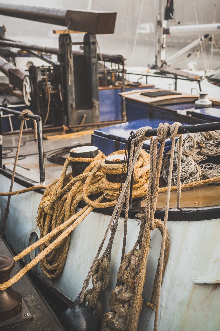 Bienvenue aux Pays-Bas, un pays chargé d'histoire, plein de culture et de traditions, et abritant certaines des beautés naturelles les plus spectaculaires au monde. De ses villes animées et ses villes pittoresques à ses canaux sinueux, c'est un pays qui a quelque chose pour tout le monde. Que vous recherchiez une vie nocturne animée, une escapade paisible à la campagne ou une chance de découvrir une culture unique, les Pays-Bas ont quelque chose pour vous.