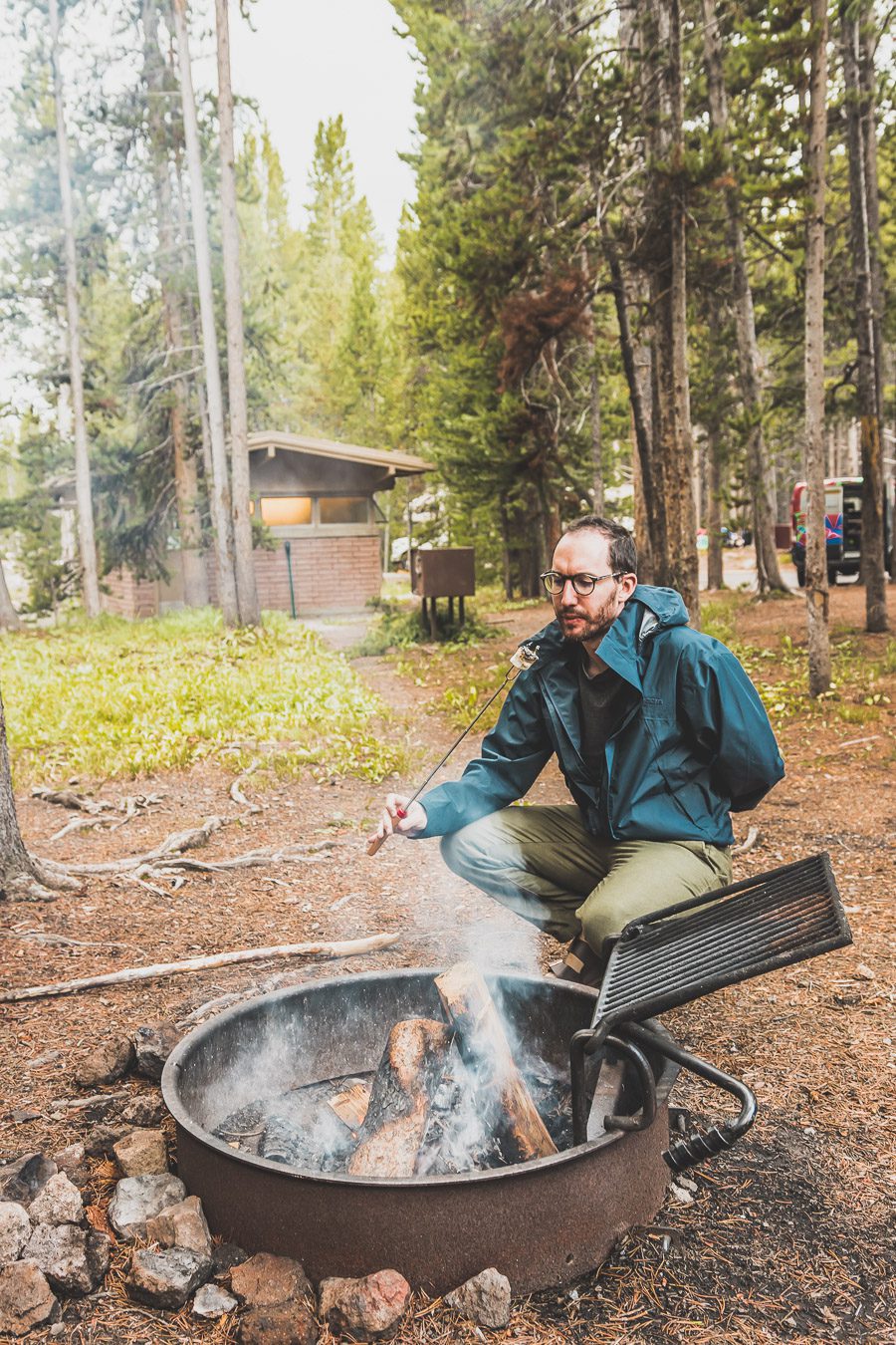 Situé aux États-Unis, le parc national de Yellowstone est l'une des destinations les plus impressionnantes et pittoresques au monde. Visiter Yellowstone, c’est découvrir des paysages époustouflants, allant des forêts, des geysers et des sources chaudes aux canyons et aux vastes prairies ouvertes, Yellowstone est vraiment un endroit pas comme les autres. Des incroyables opportunités d'observation de la faune aux randonnées, il y a quelque chose pour tous dans le parc national de Yellowstone.